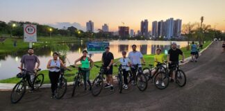 Passeio de bicicletas elétricas pelos parques de Campo Grande